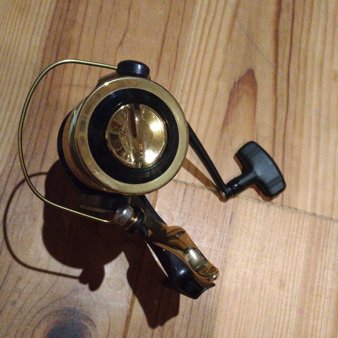 ちゅん太様美品！ダイワ　トーナメントZ 4000LBD