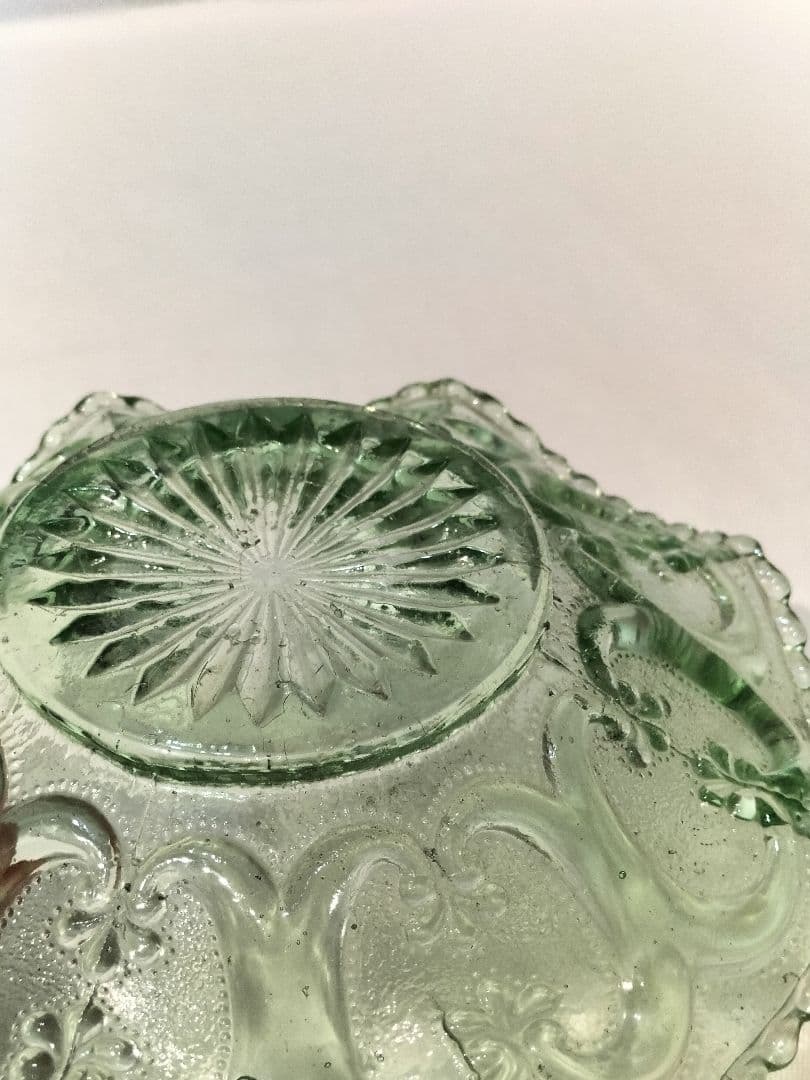 フリルガラス　プレスガラス　骨董品　グリーン　緑　昭和初期