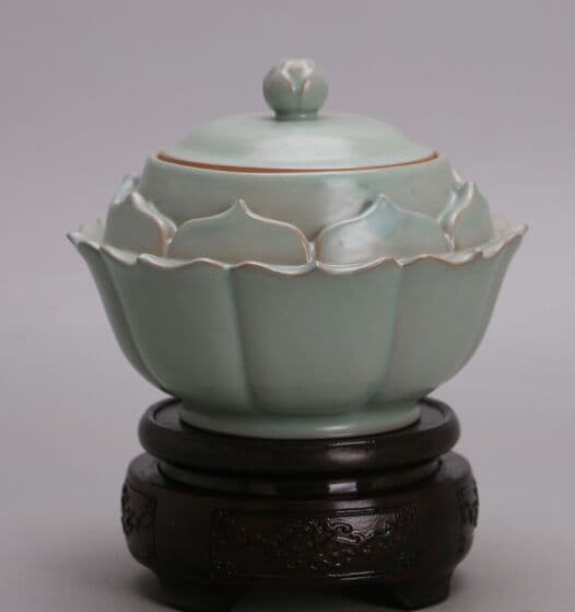 北宋の汝窯青釉の蓮華蓋缶は宋代の清涼寺御製の骨董品を模している