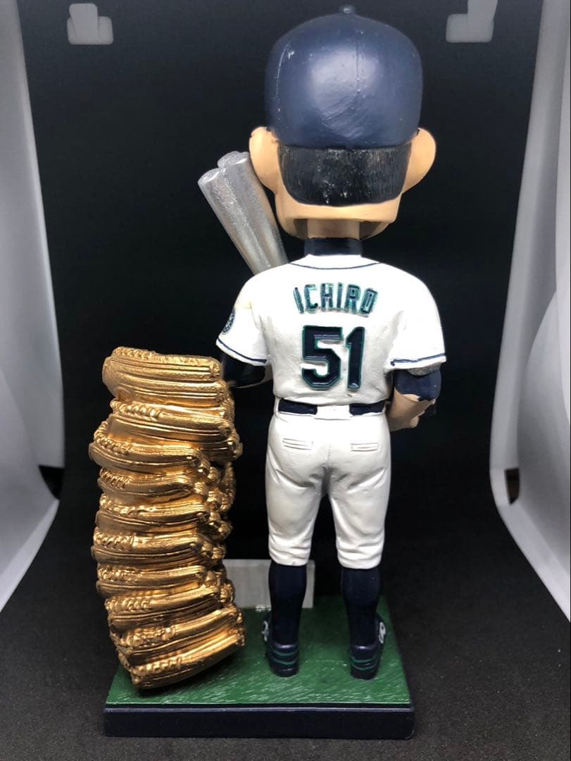 【イチロー 直筆サインボール】ボールケース、球団殿堂入り記念ボブルヘッド、セット