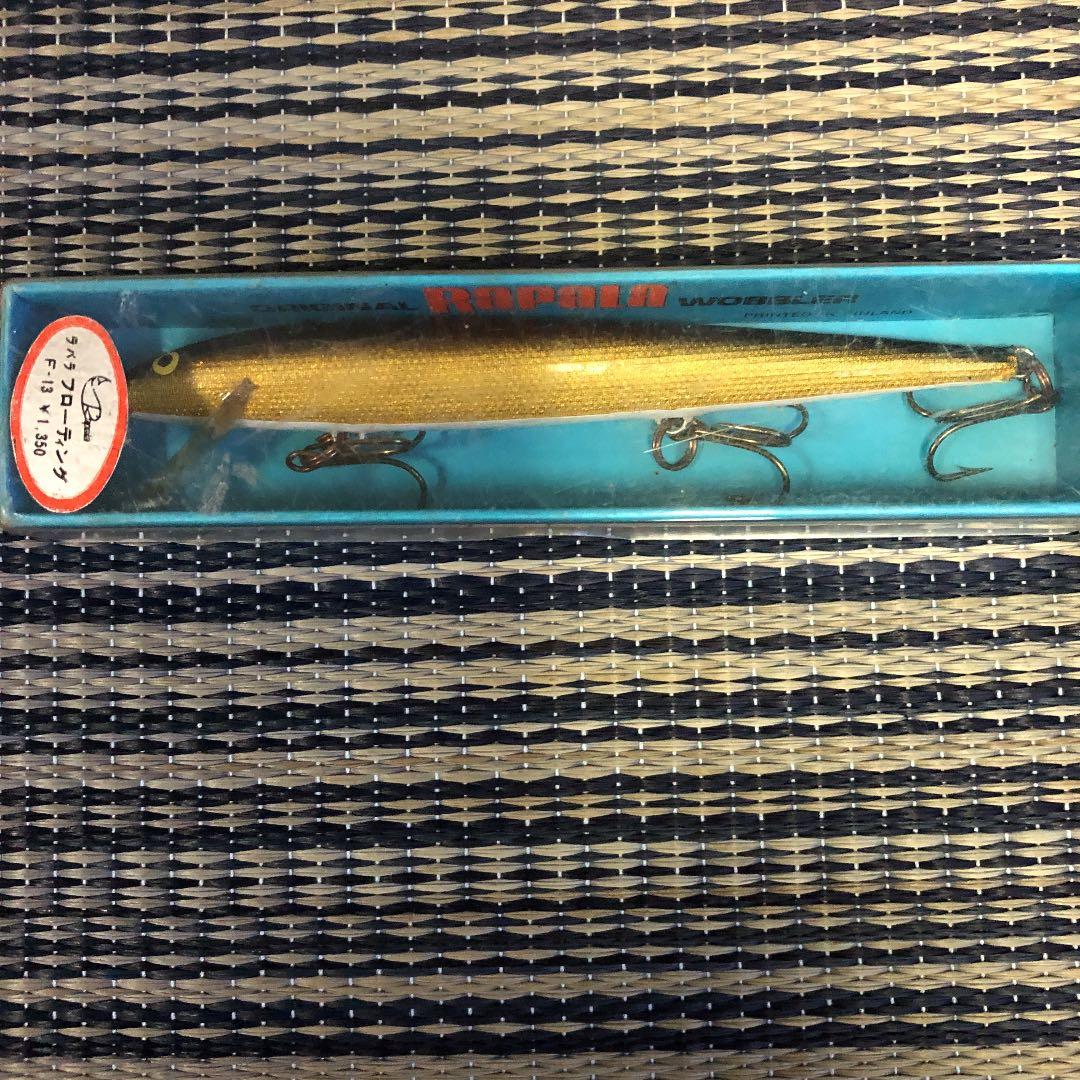 激レア　 昭和レトロ　約50年前のルアー30個、ケース付き。