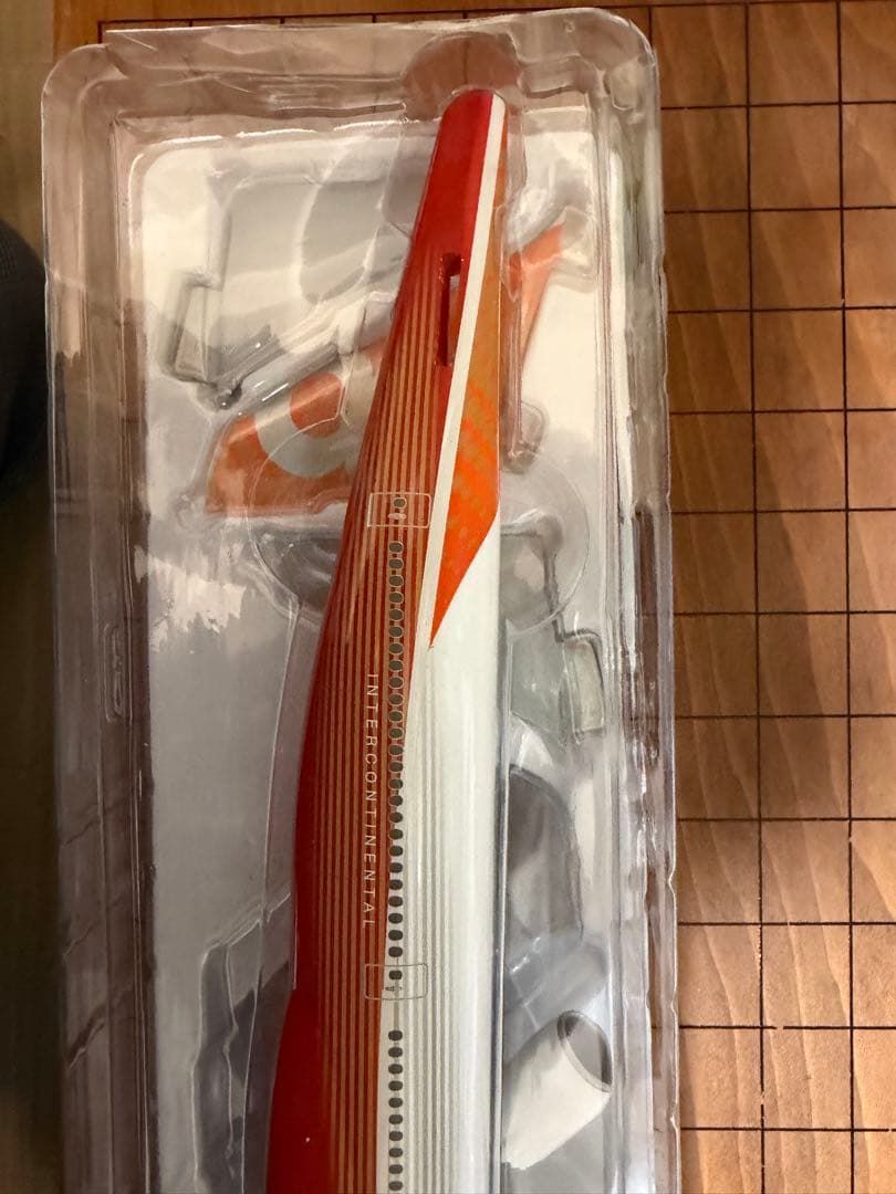 1/200 B747-8 ボーイングハウスカラー ROLLOUT 主翼飛行姿勢