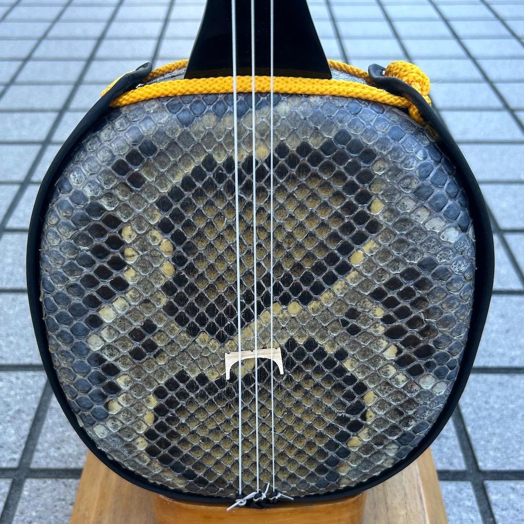 沖縄　三線　知念大工　ちねんでーく　カミゲン　黒木　本皮一枚張り　伝統工芸士製作