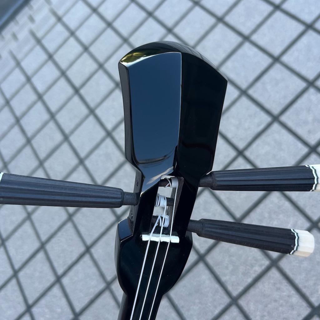 沖縄　三線　知念大工　ちねんでーく　カミゲン　黒木　本皮一枚張り　伝統工芸士製作