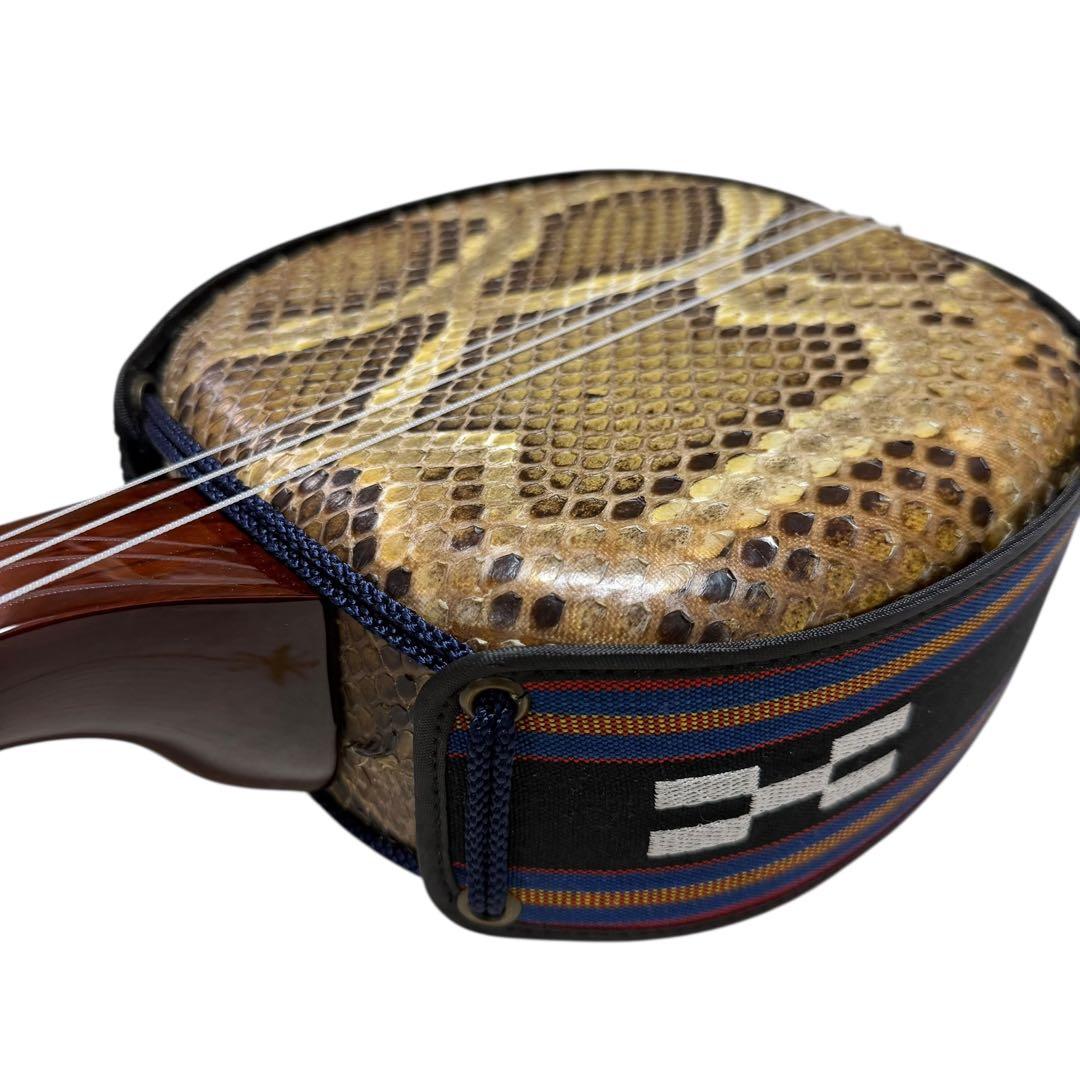 新城慎幸作 三線 紅木棹 本蛇皮強化張り 保証書付 ハードケース付 沖縄三線