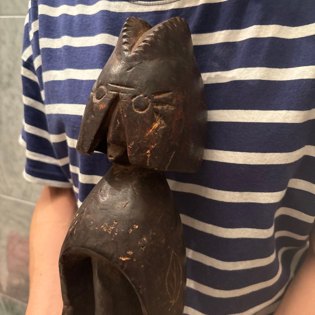 ナイジェリアアンティーク　鳥がモチーフになった芸術的な特大の木彫り彫刻