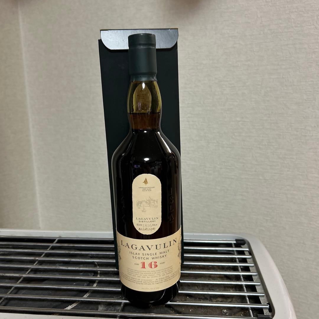 ウイスキー Lagavulin 16 Year Old 700ml