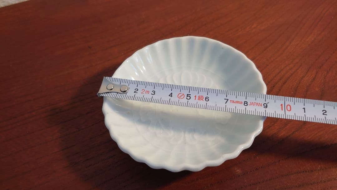 白磁　李朝　朝鮮陶器　陽刻　華の図　アンティーク李朝　古伊万里　初期伊万里　１客