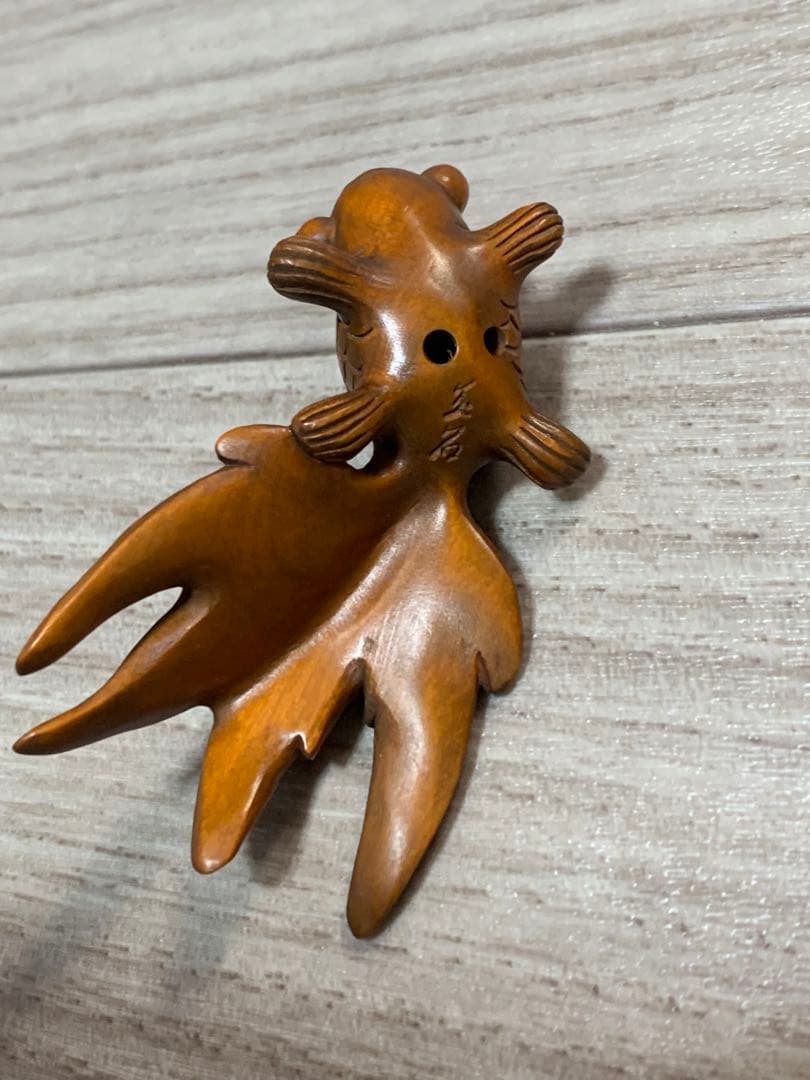 根付　木材　金魚　在銘