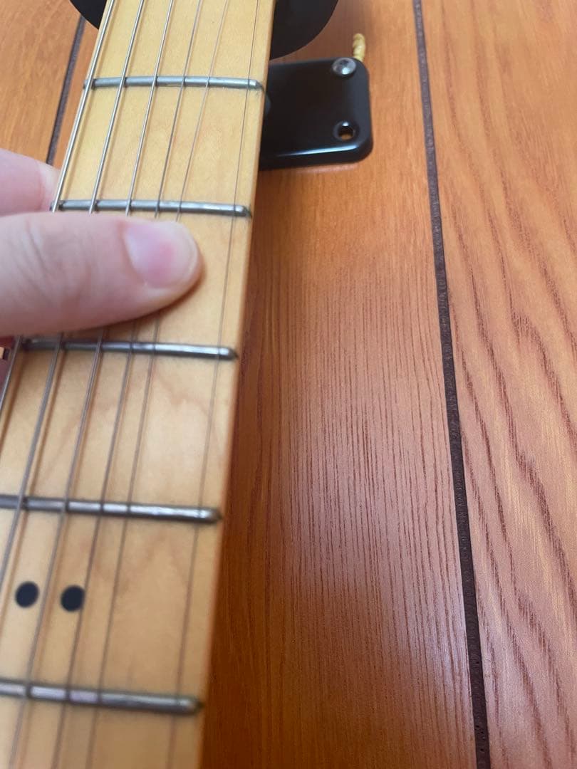 与*作様 three dots guitarsのストラトキャスタータイプ