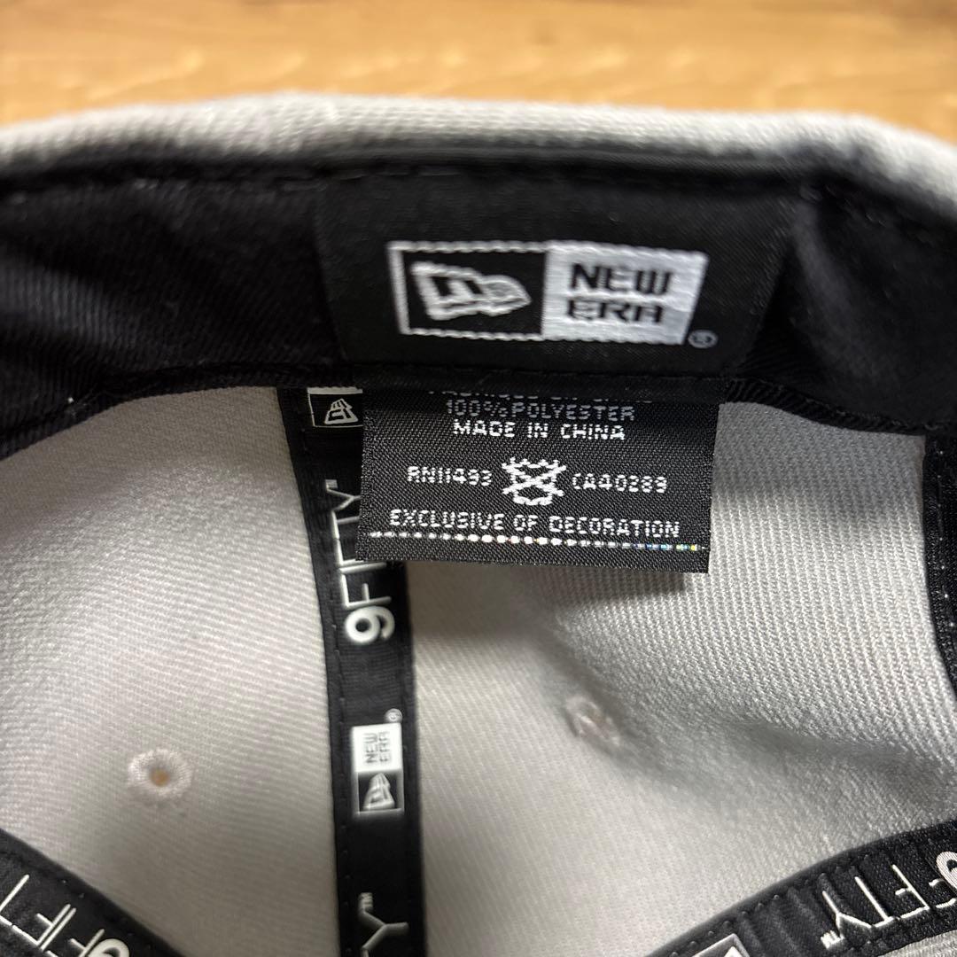 Daiwa グレー スナップバック帽子　NEWERA