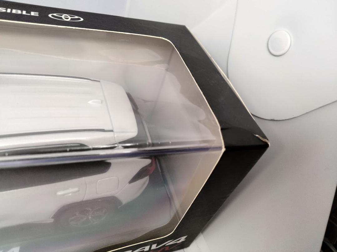 RAV4 PHV ホワイト 1/30 カラーサンプル ミニカー 非売品　トヨタ