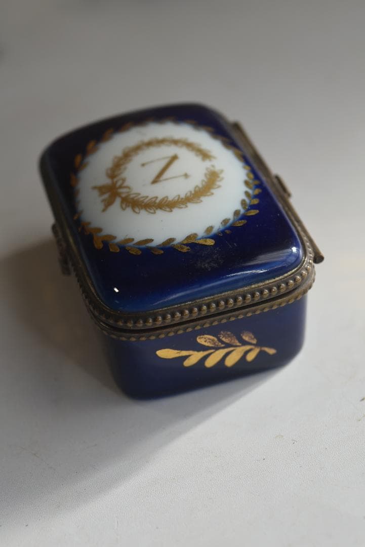 逸品ナポレオン　リモージュLimoges Castel　アンティーク　ピルケース
