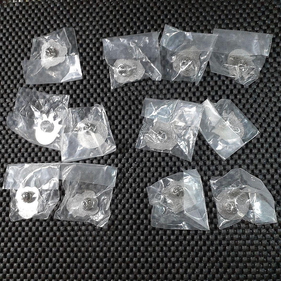 ワンピース2002年度製品ピンバッチ 12個