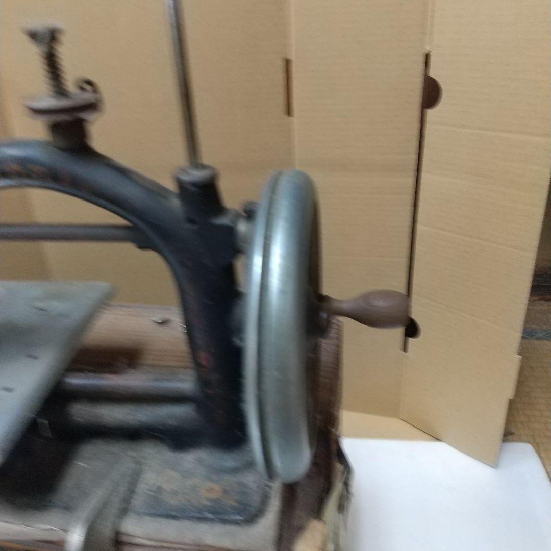 アンティーク　手廻しミシン