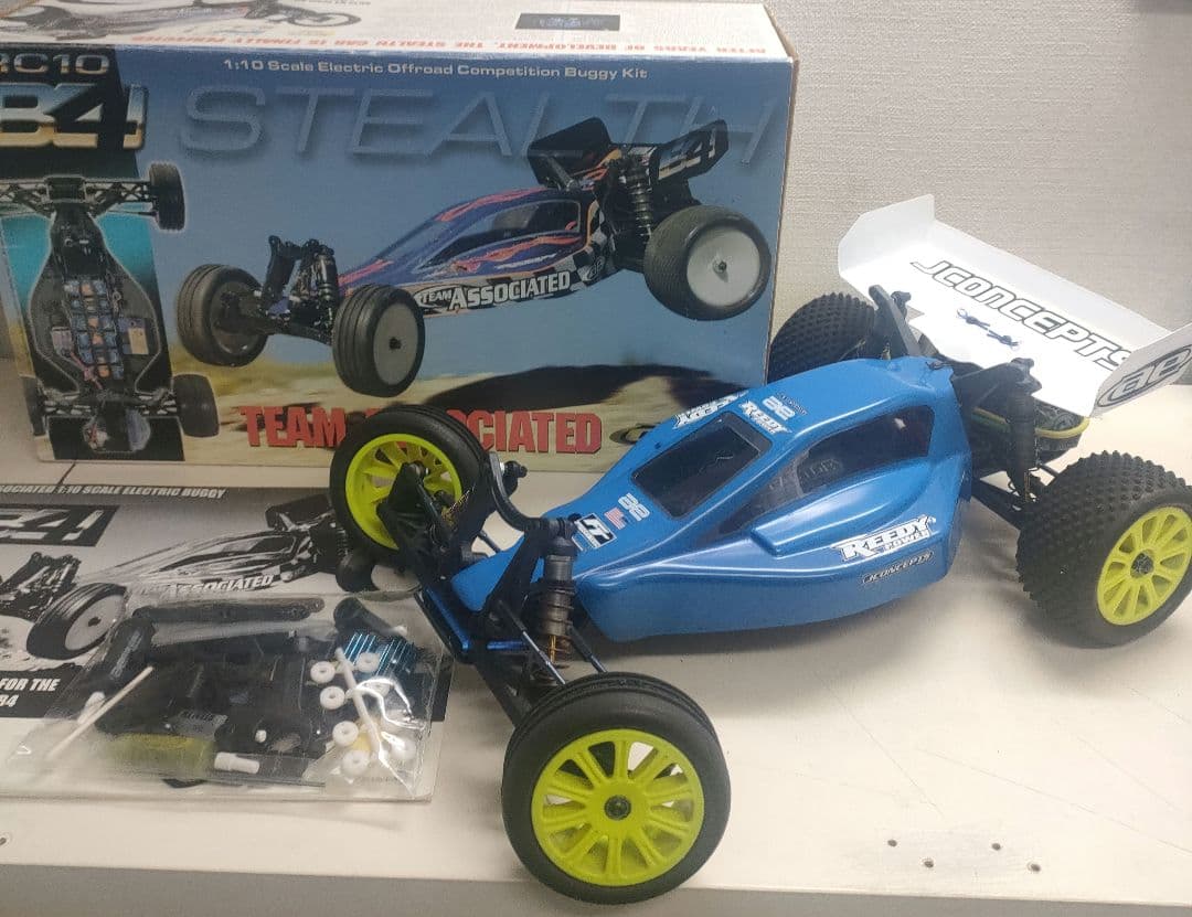 アソシRC10B4 ファクトリーチームキット、2WDオフロードシャーシ