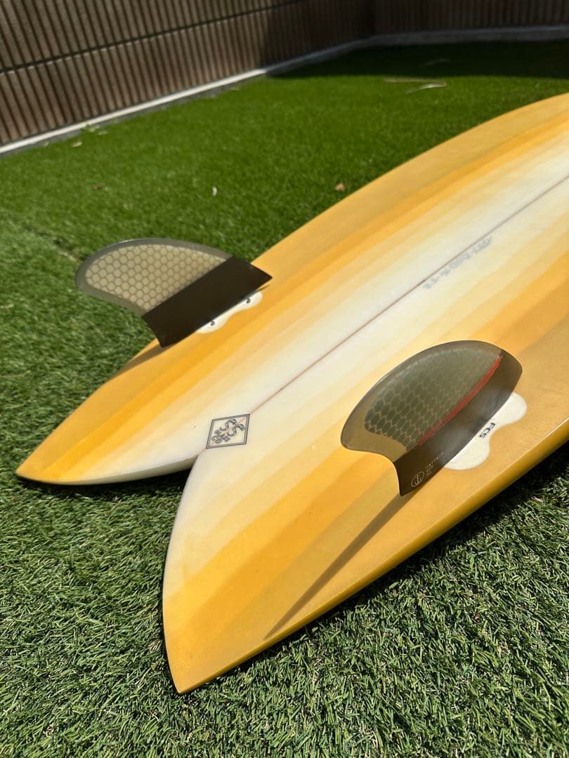 デッドクークス　フィッシュサーフボードRiches 5’2 キャプテンフィン付き