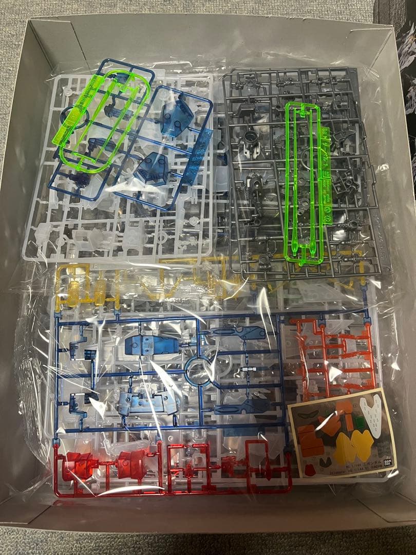 劇場公開記念パッケージ　クスィーガンダム　クリアカラー