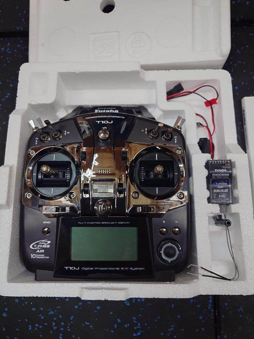 フタバ FUTABA 10J 2.4GHZ T-FHSS プロポ　飛行機用