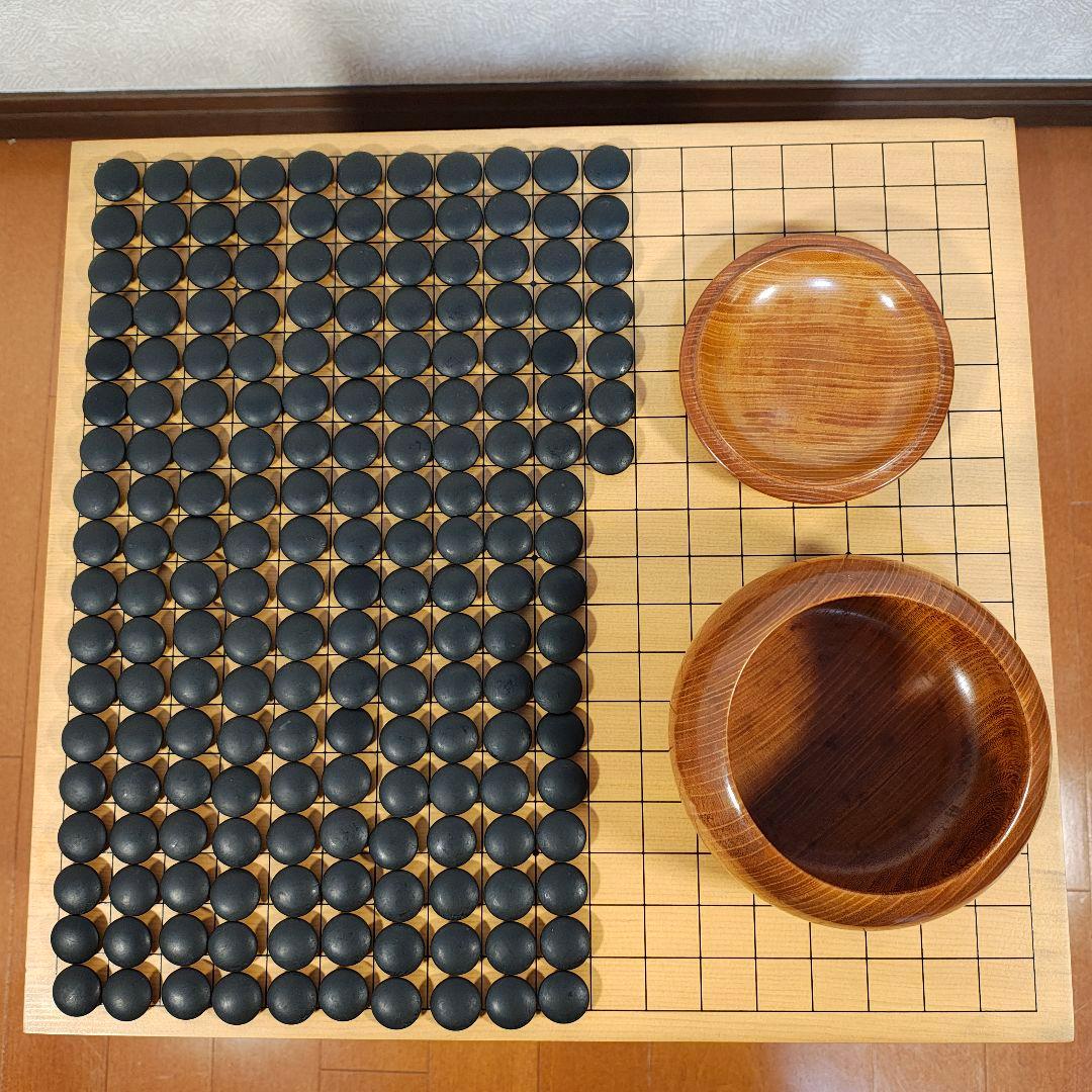 【送料無料】囲碁盤セット　脚付きヘソ有り　蛤貝白石 　那智黒石　碁笥