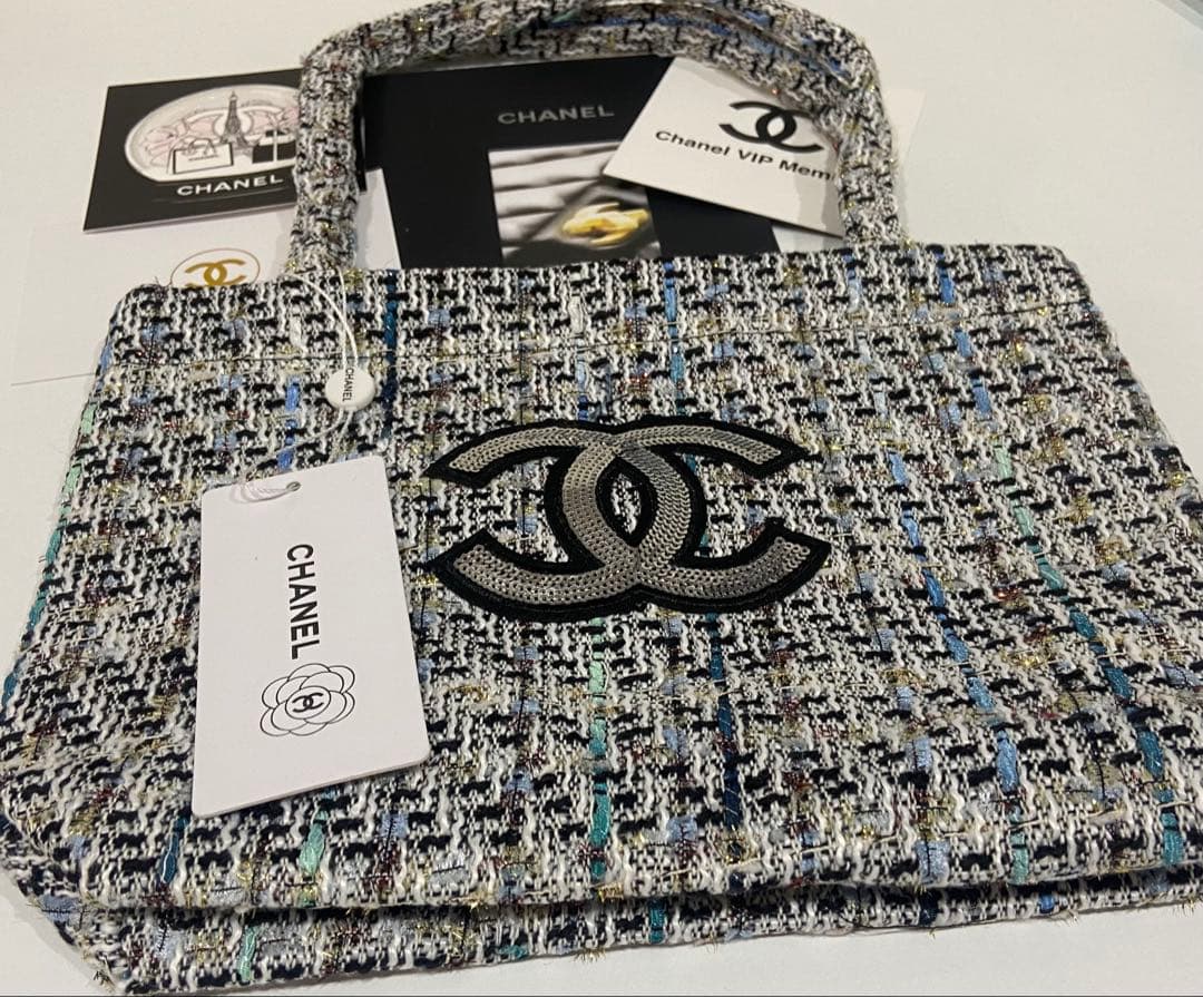 CHANEL シャネルノベルティ　トートバッグ　ハンドバッグ　ブルーラメニット
