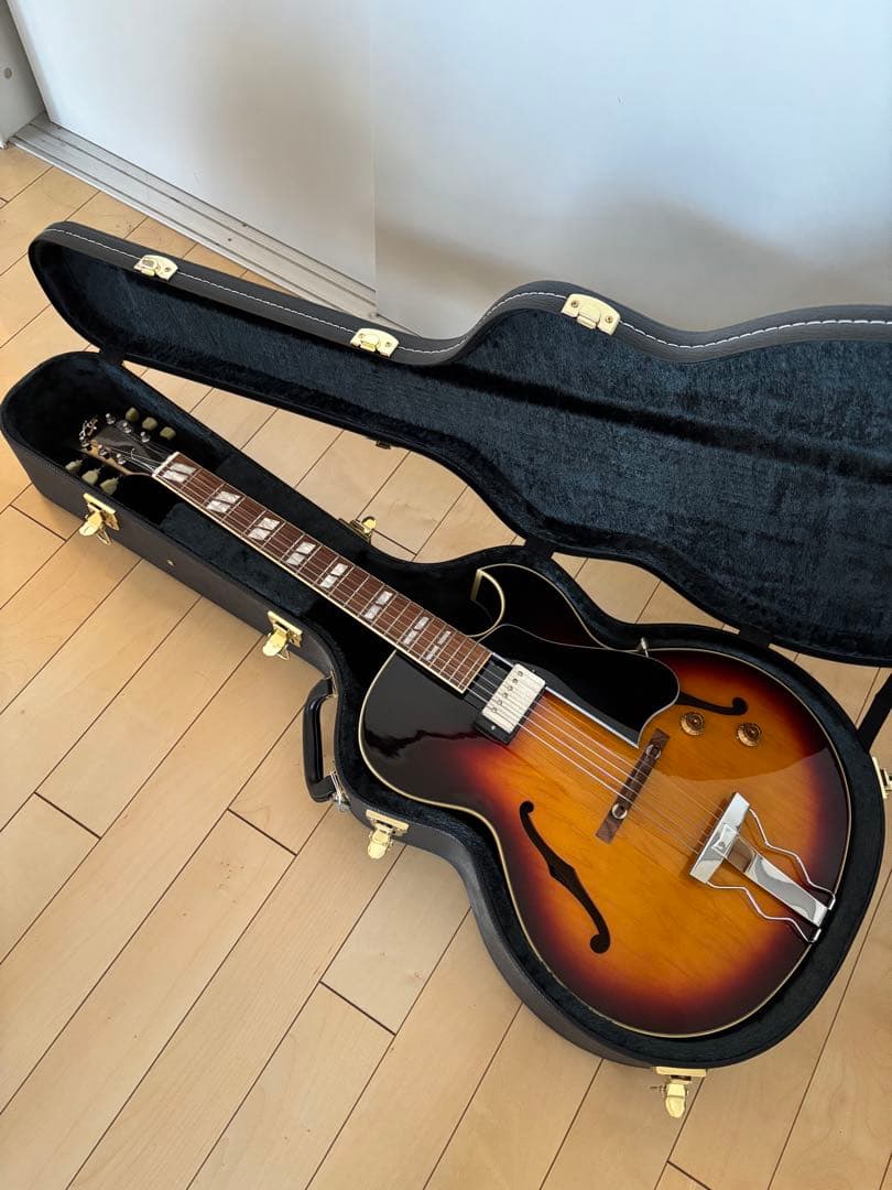 ギター Archtop Tribute AT105/Late '50s Burst