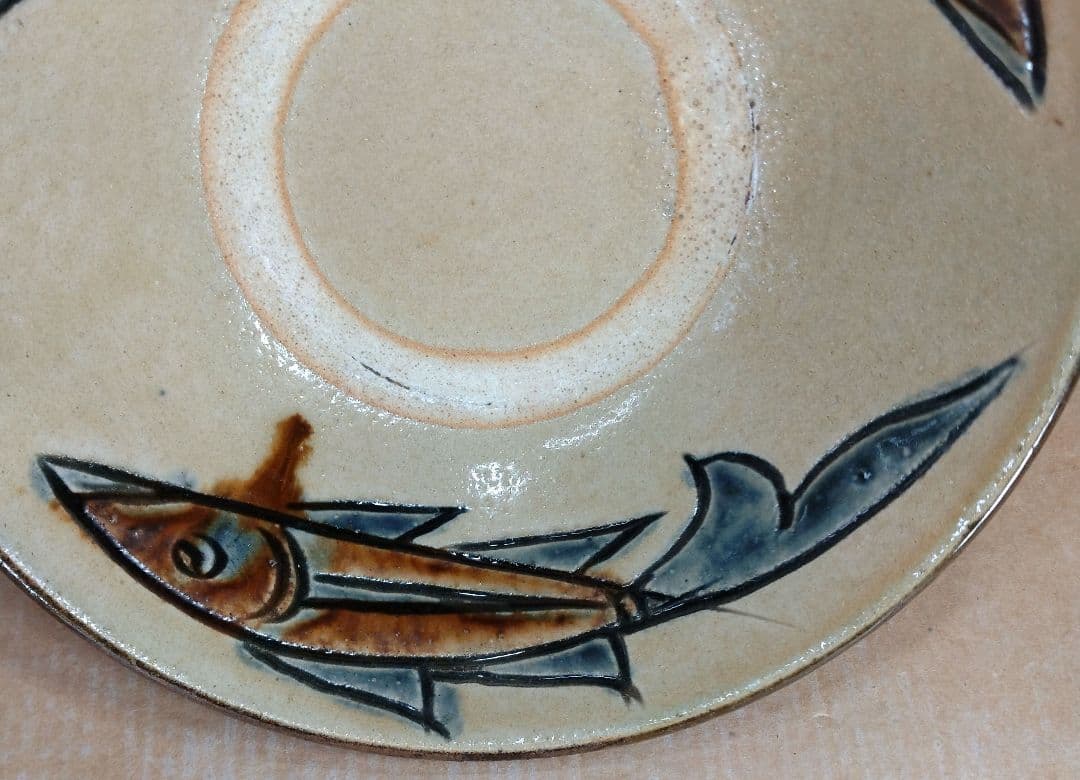 【本物保証】金城次郎 マカイ(壷屋焼魚紋茶碗）共箱 栞 美品 やちむん 人間国宝