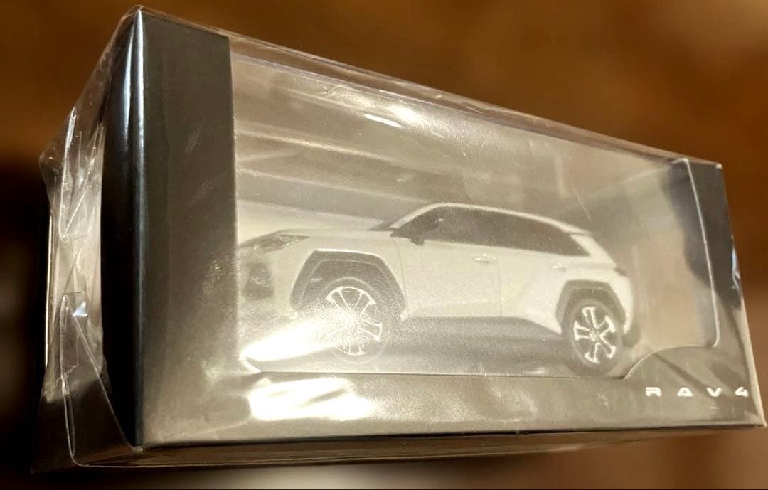 トヨタ新型RAV4 Zハイブリッドミニカー 1/30 カラーサンプルホワイト