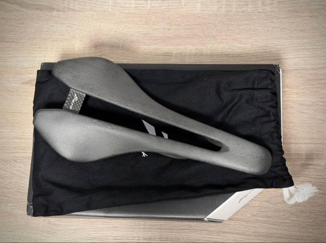 新品 Berk Lupina UD 132mm カーボン サドル 軽量 78g!