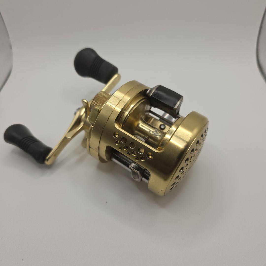 T62 シマノ 01カルカッタコンクエスト300