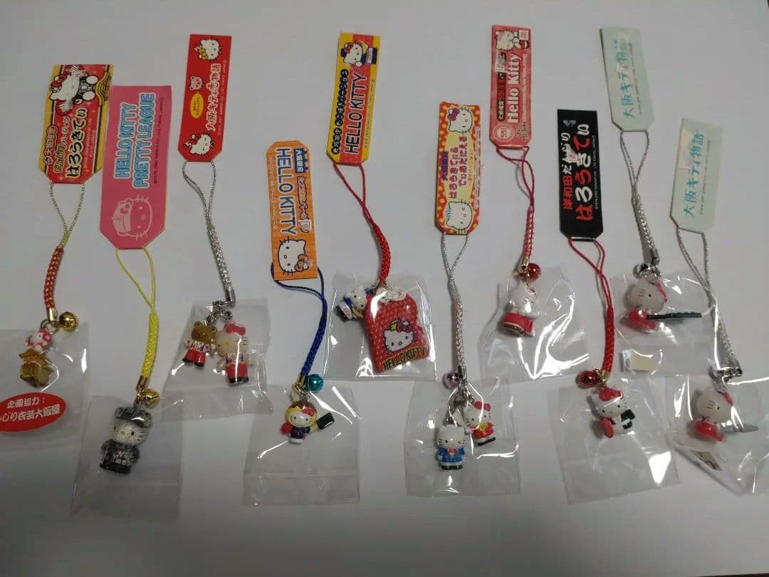 ご当地キティ　寝付け　ストラップ　キーホルダー　ほか 82点
