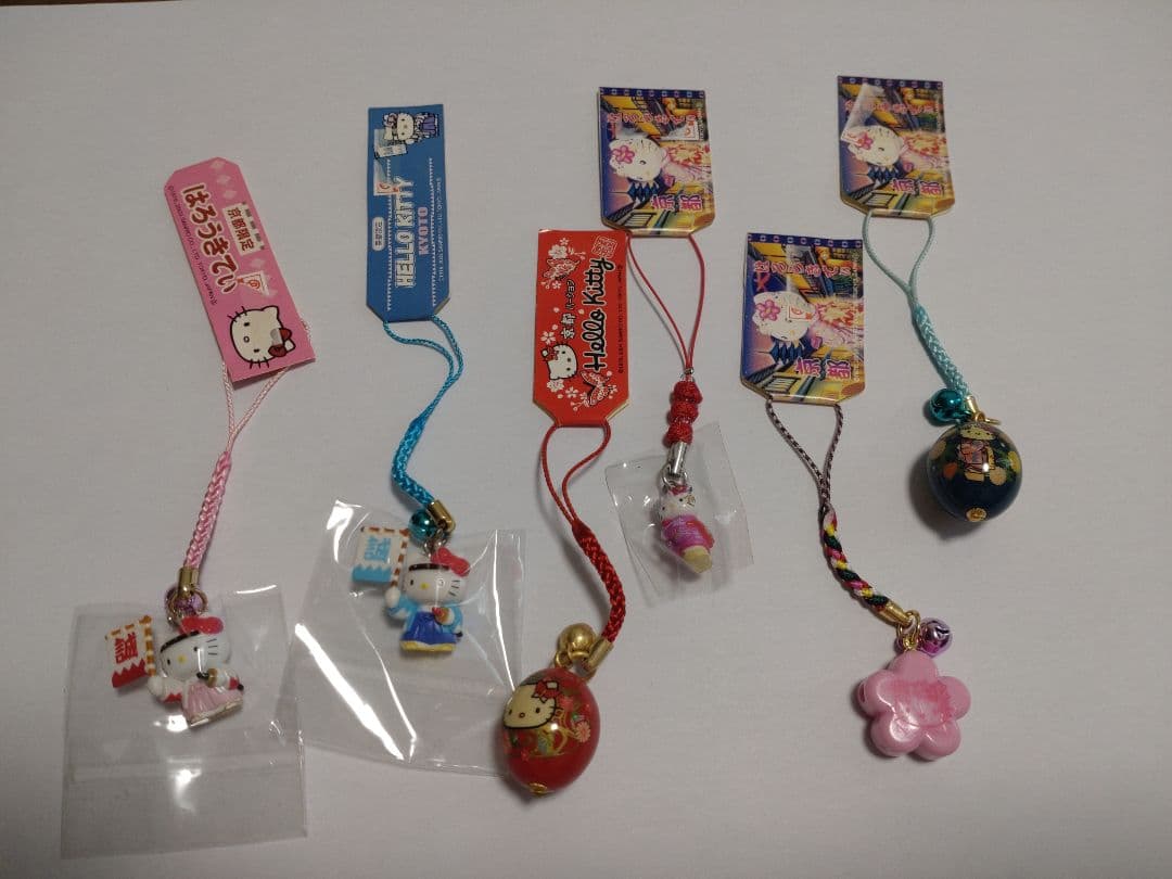ご当地キティ　寝付け　ストラップ　キーホルダー　ほか 82点