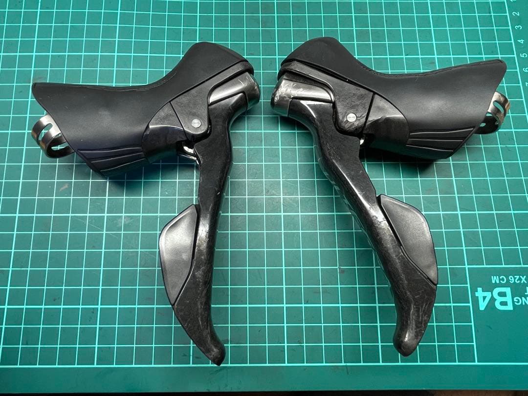 シマノアルテグラ6800 stiレバー　新品ブラケットカバー