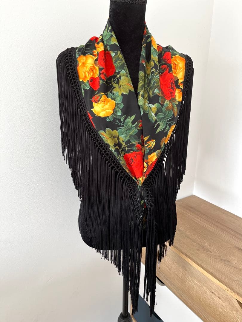 フラメンコ マントンシージョ ブラック花柄　ブラックフレコ