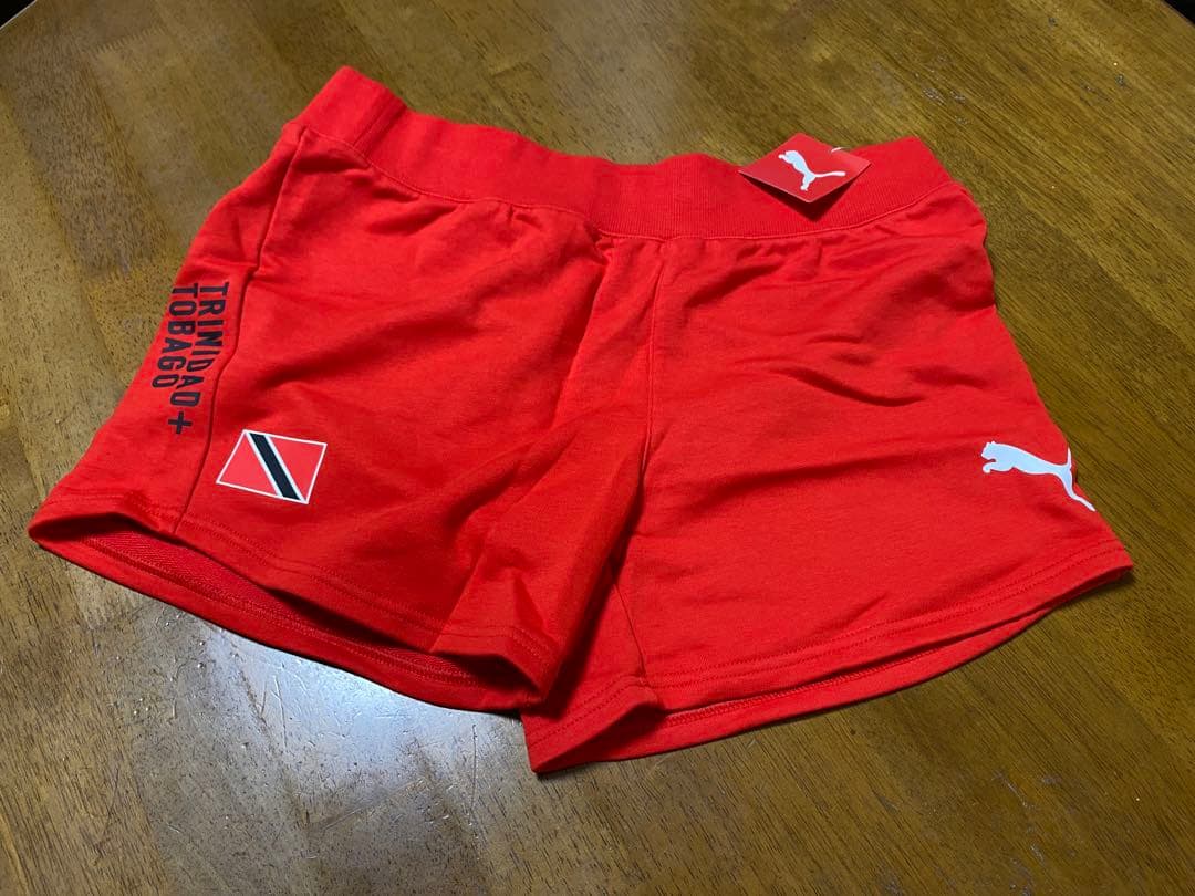 PUMA ショートパンツ　赤　トリニダード・トバゴ