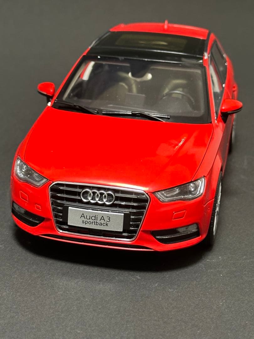 Audi A3 sportback 赤 ミニカー 1/18