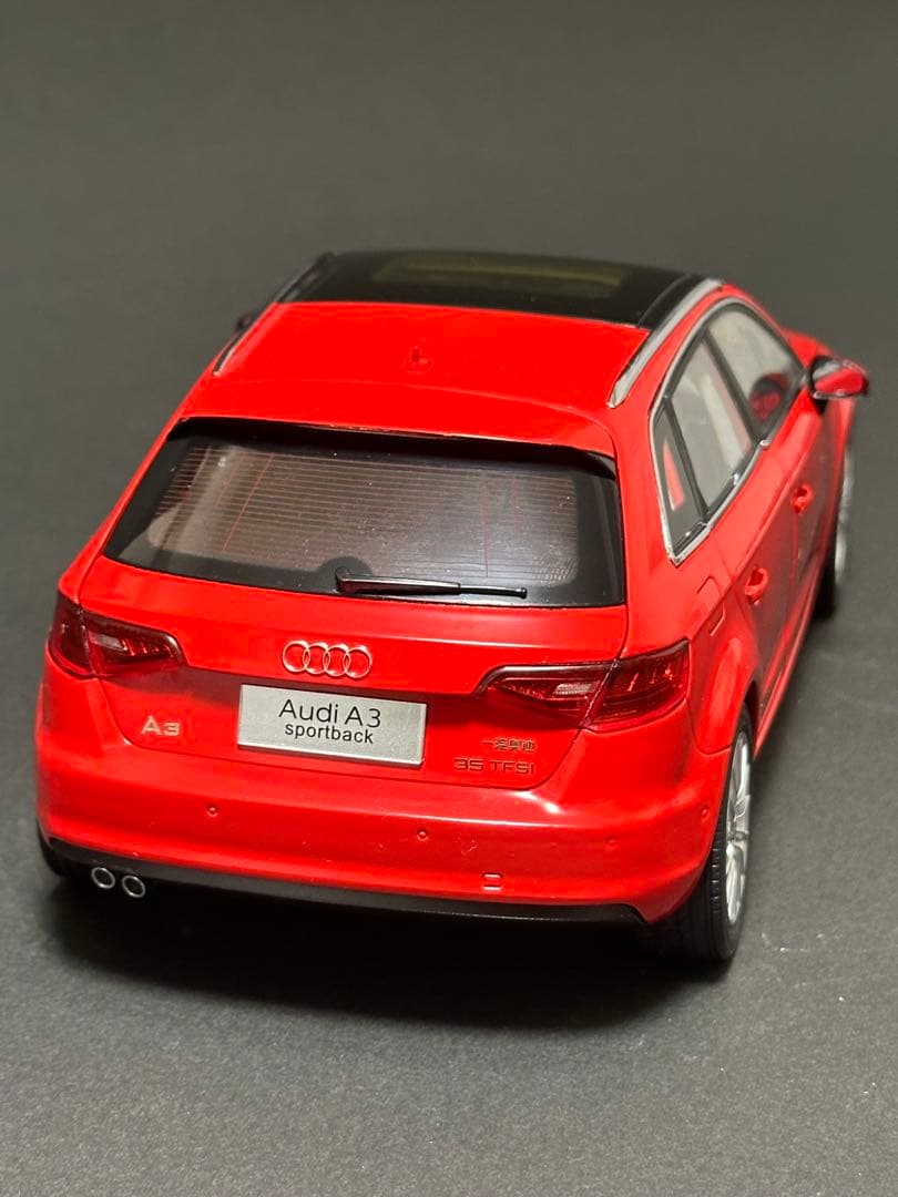 Audi A3 sportback 赤 ミニカー 1/18