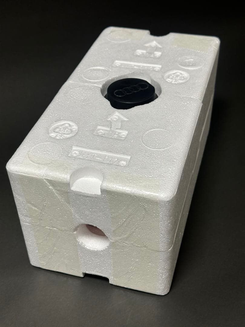 Audi A3 sportback 赤 ミニカー 1/18