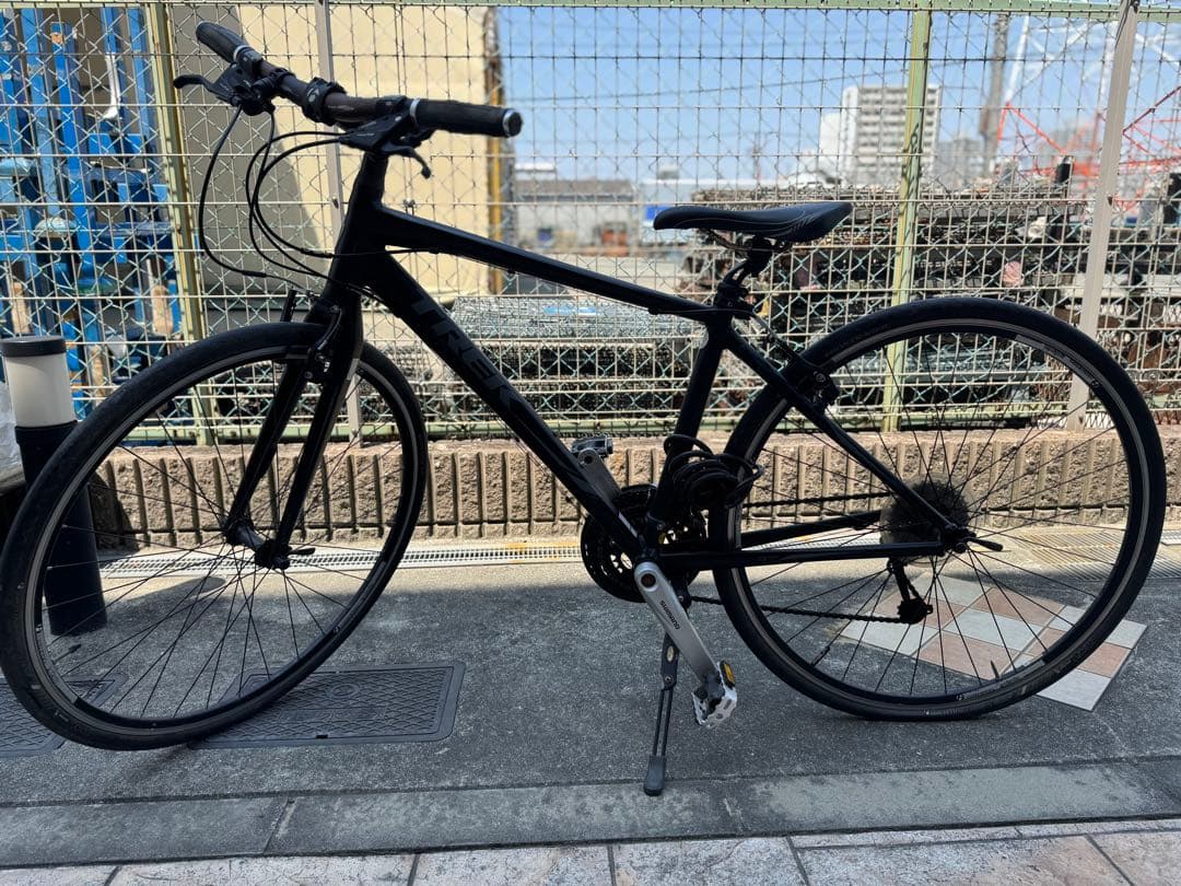 は*る様 【定価8.3万円】マットブラックTrek 大阪府引き取り可能な方限定