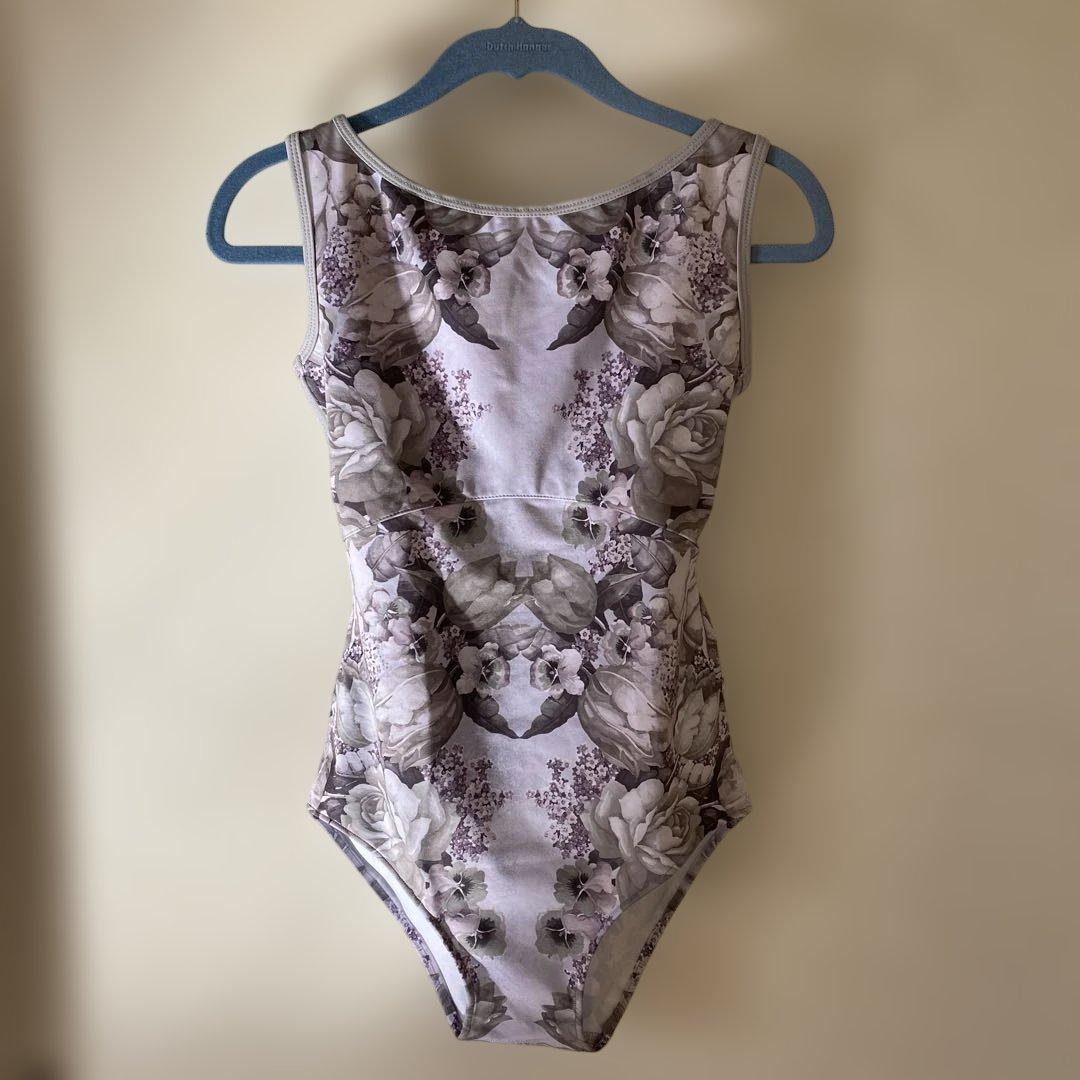 unoaフラワーゲートサンドグレー ノースリーブレオタードMLサイズ