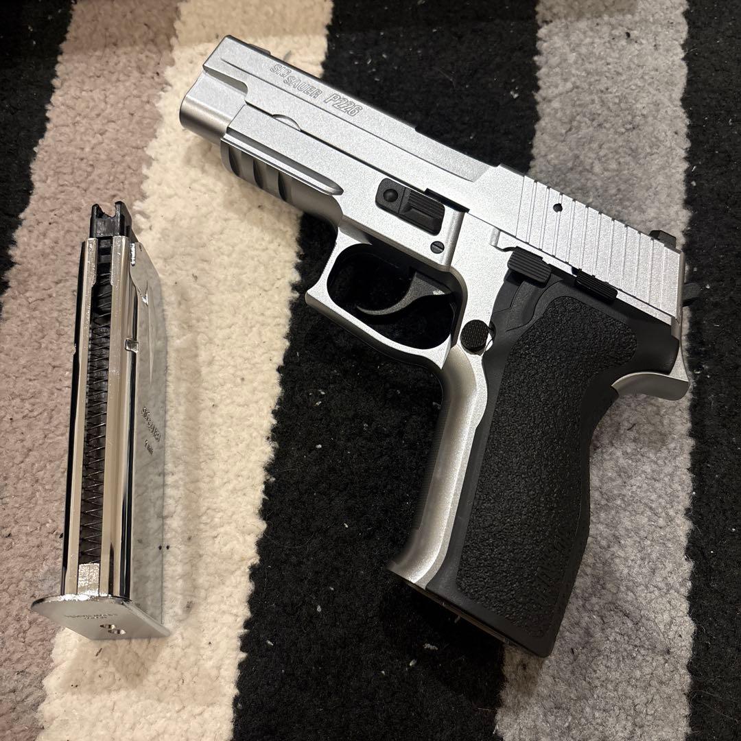 東京マルイ SIG SAUER P226 E2 ステンレス　ガスブローバック