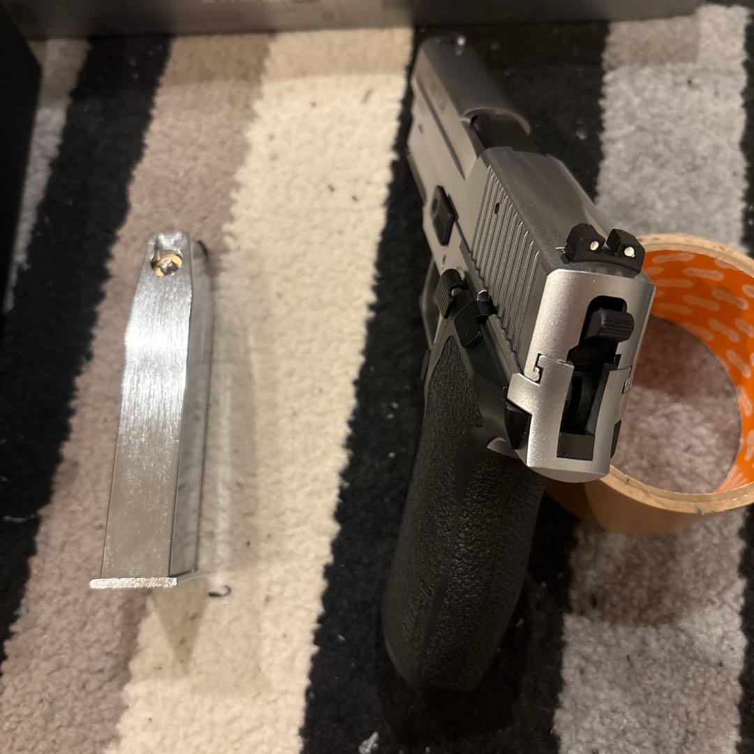 東京マルイ SIG SAUER P226 E2 ステンレス　ガスブローバック