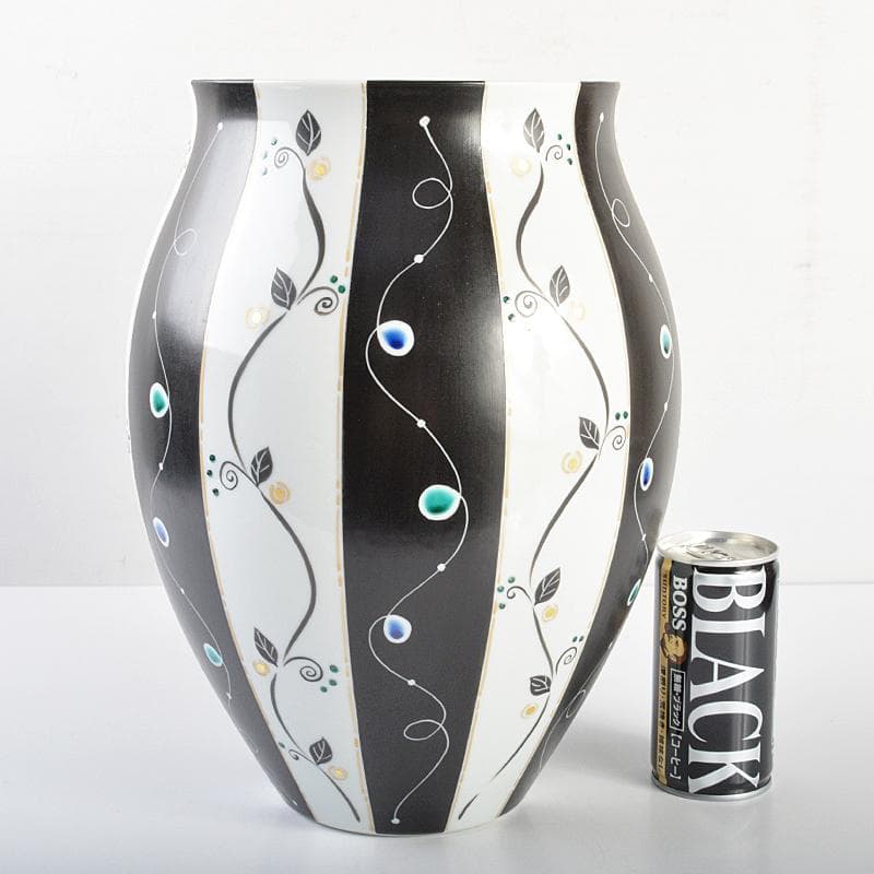 九谷焼　椿窯　吉田洋子作　黒釉金彩　花器　共布共箱　M　R6948B