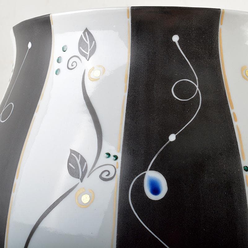 九谷焼　椿窯　吉田洋子作　黒釉金彩　花器　共布共箱　M　R6948B