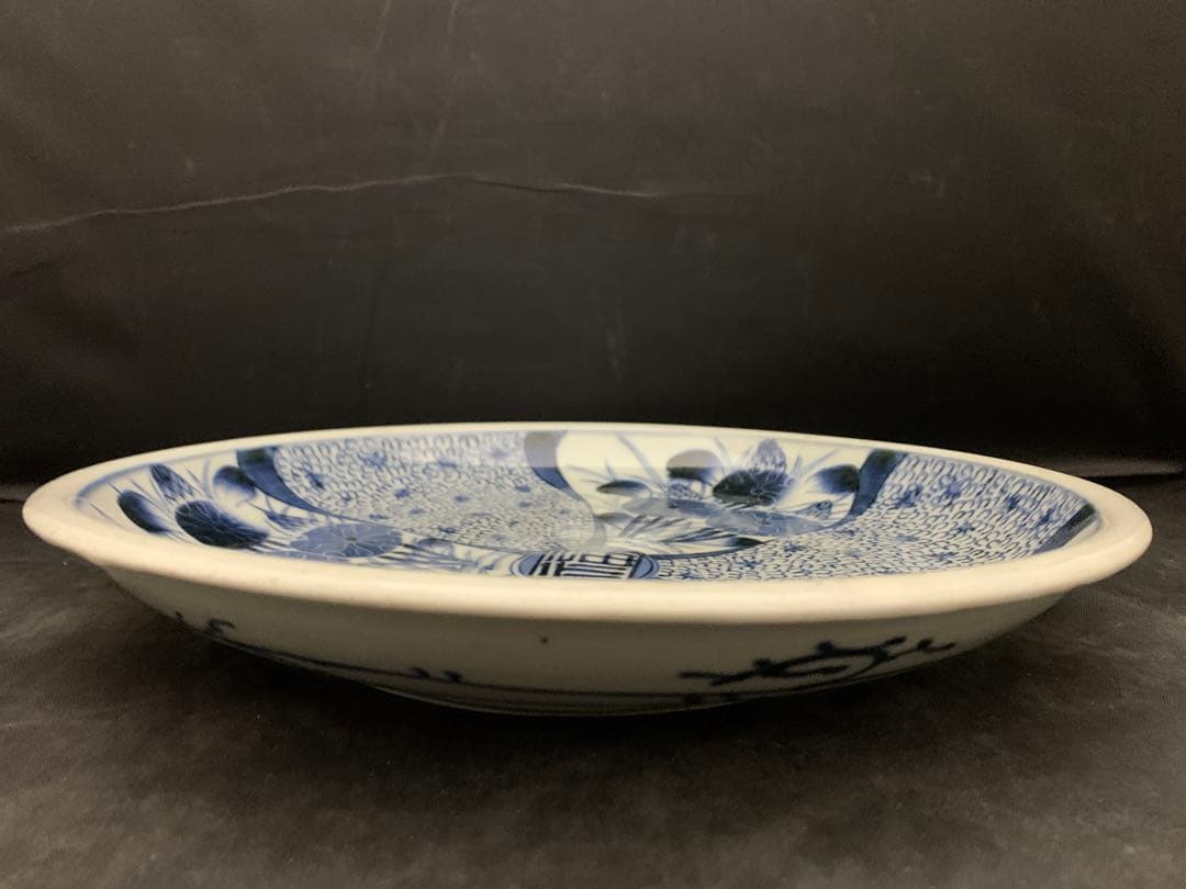 古伊万里　大皿　花　微塵唐草　捻り模様　約直径28.5㎝　/かけ有