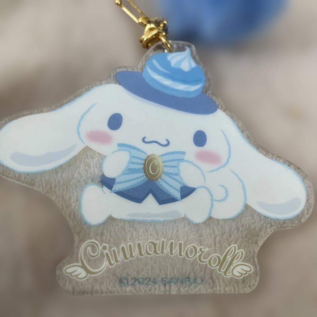 シナモンロール アクリルキーホルダー ファー付き