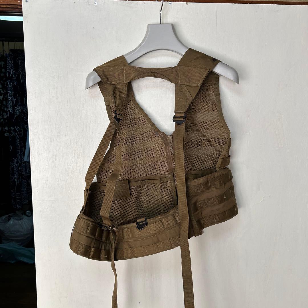 US タクティカルベスト カーキ