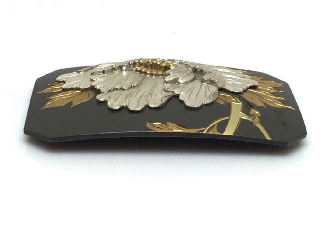 【古美道】光民 四分一地 金銀象嵌 帯留 牡丹 横6cm 金工彫金 アンティーク