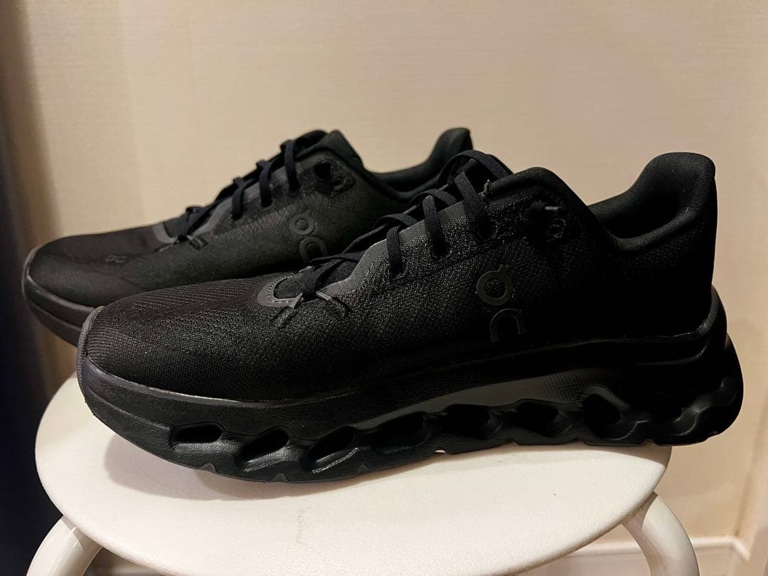 On オン Cloudtilt クラウドティルト24.5cm