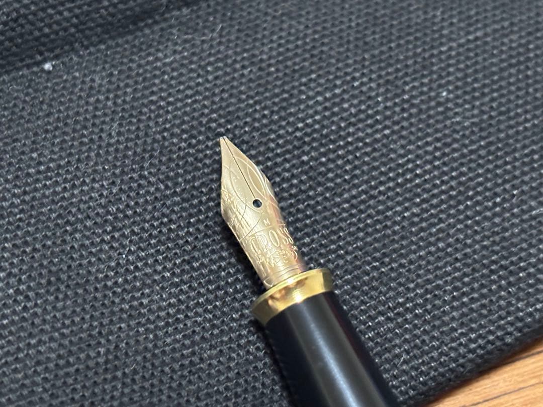 クロス　万年筆　Mニブ　黒　金